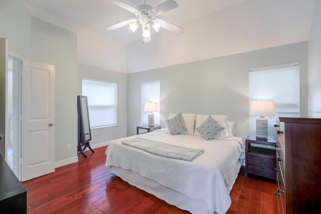 22 Vinca Trail, The Woodlands, TX 77382
