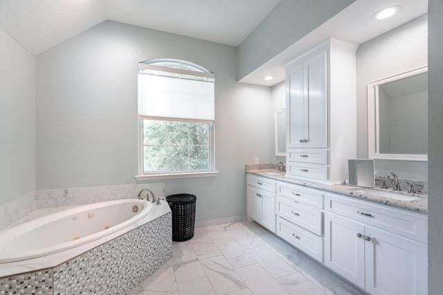 22 Vinca Trail, The Woodlands, TX 77382