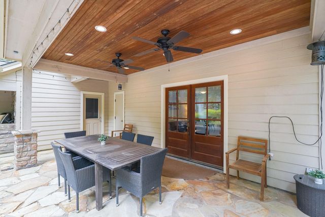 22 Vinca Trail, The Woodlands, TX 77382