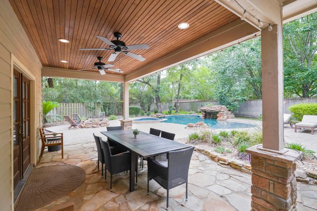 22 Vinca Trail, The Woodlands, TX 77382