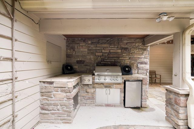 22 Vinca Trail, The Woodlands, TX 77382