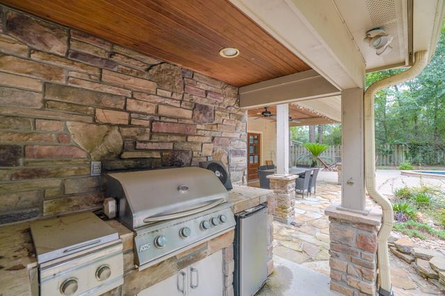 22 Vinca Trail, The Woodlands, TX 77382