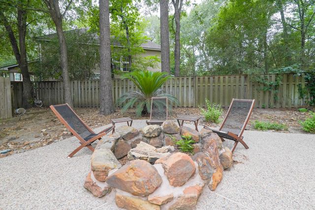 22 Vinca Trail, The Woodlands, TX 77382