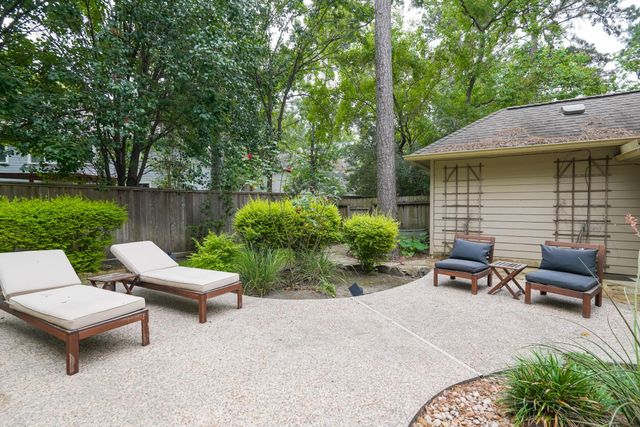 22 Vinca Trail, The Woodlands, TX 77382