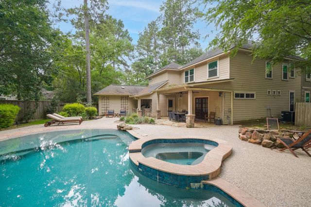 22 Vinca Trail, The Woodlands, TX 77382