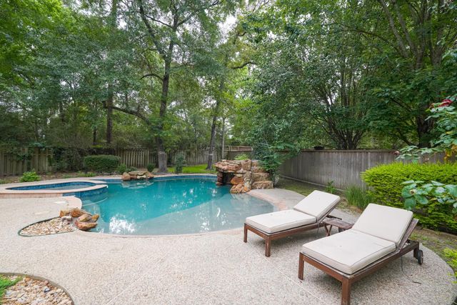 22 Vinca Trail, The Woodlands, TX 77382