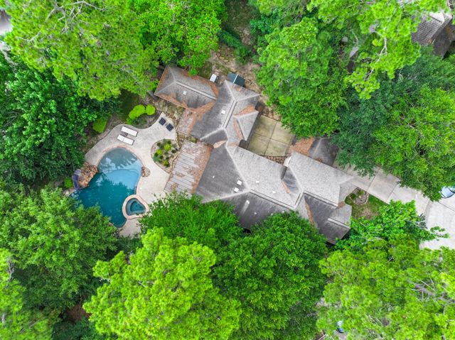 22 Vinca Trail, The Woodlands, TX 77382
