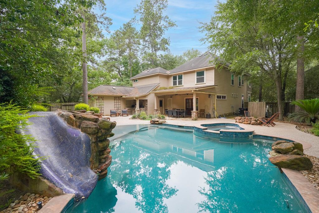 22 Vinca Trail, The Woodlands, TX 77382