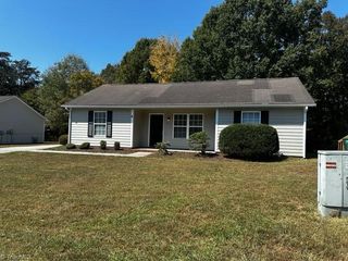2711 Ingleside Drive, High Point, NC 27265