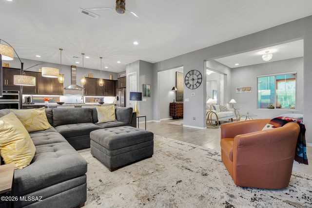 711 E Nubra Valley Place, Oro Valley, AZ 85755