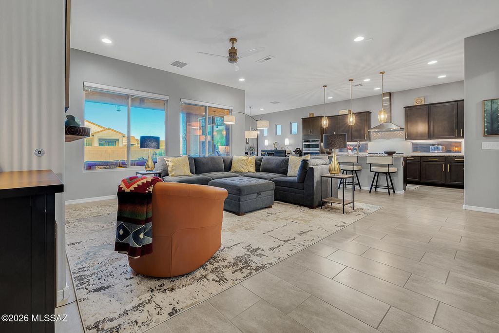 Image 15 of property listing at 711 E Nubra Valley Place, Oro Valley, AZ 85755