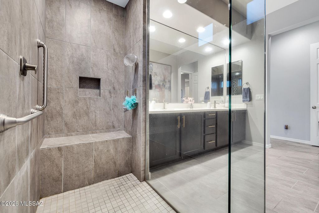 Image 18 of property listing at 711 E Nubra Valley Place, Oro Valley, AZ 85755