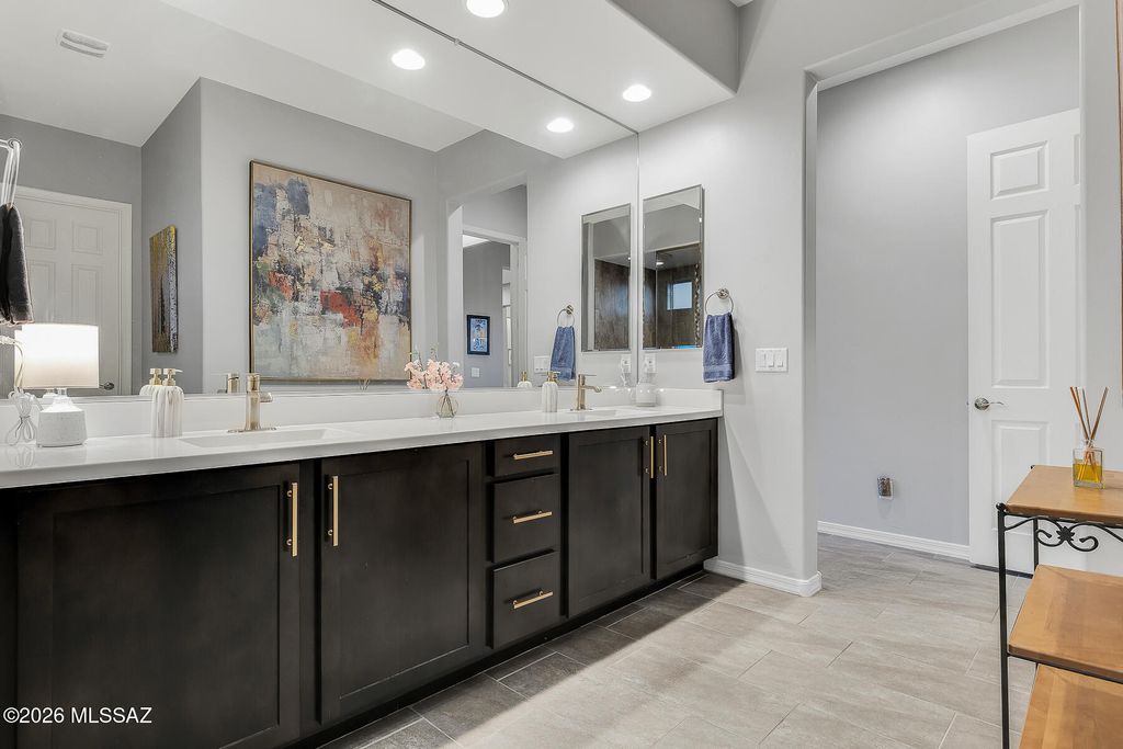 Image 19 of property listing at 711 E Nubra Valley Place, Oro Valley, AZ 85755