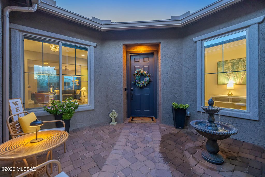 Image 3 of property listing at 711 E Nubra Valley Place, Oro Valley, AZ 85755