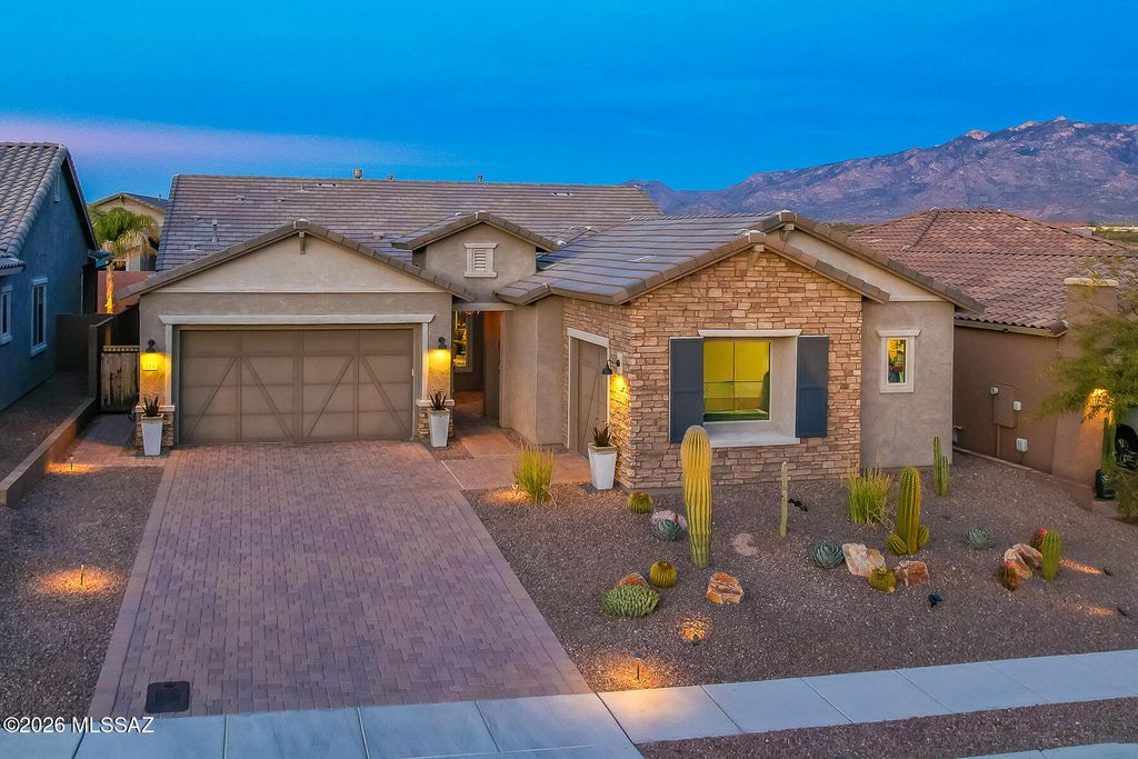 Image 37 of property listing at 711 E Nubra Valley Place, Oro Valley, AZ 85755