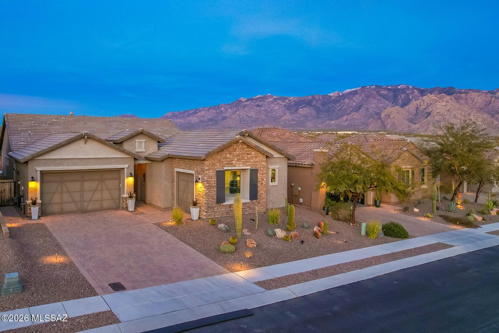 Image 38 of property listing at 711 E Nubra Valley Place, Oro Valley, AZ 85755