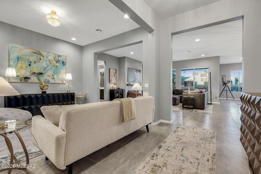 Image 4 of property listing at 711 E Nubra Valley Place, Oro Valley, AZ 85755