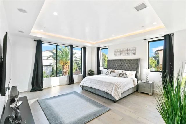 454 S HOLT Avenue, Beverly Hills, CA 90048