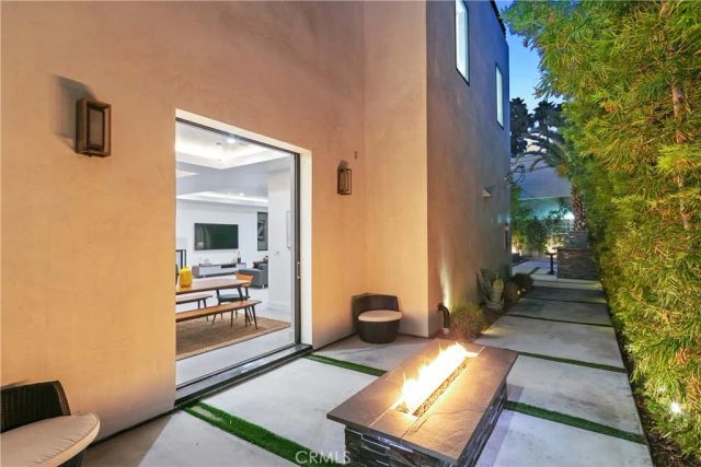 454 S HOLT Avenue, Beverly Hills, CA 90048