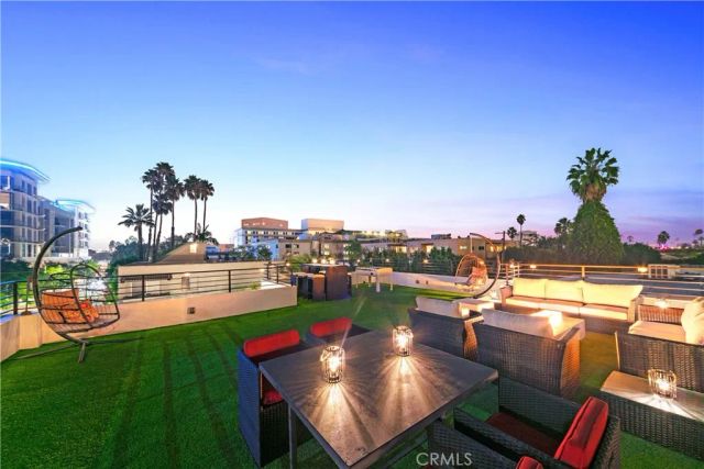 454 S HOLT Avenue, Beverly Hills, CA 90048