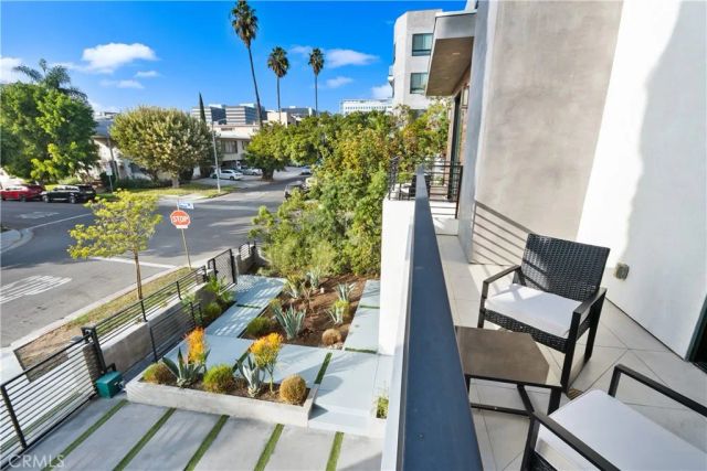 454 S HOLT Avenue, Beverly Hills, CA 90048