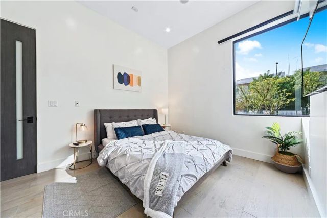 454 S HOLT Avenue, Beverly Hills, CA 90048