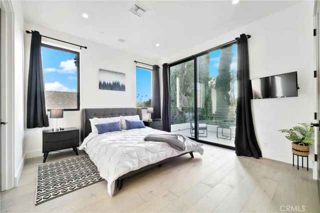 454 S HOLT Avenue, Beverly Hills, CA 90048