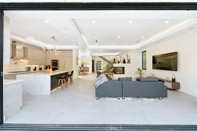 454 S HOLT Avenue, Beverly Hills, CA 90048