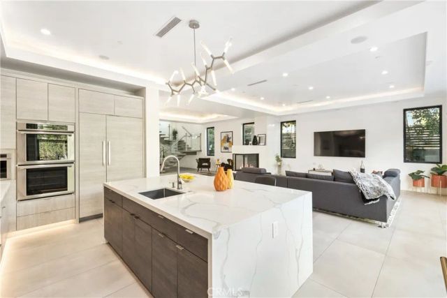 454 S HOLT Avenue, Beverly Hills, CA 90048