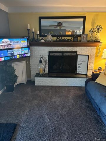 50044 Vinecrest Lane, New Baltimore, MI 48047