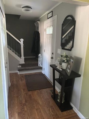 50044 Vinecrest Lane, New Baltimore, MI 48047