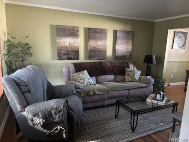 50044 Vinecrest Lane, New Baltimore, MI 48047
