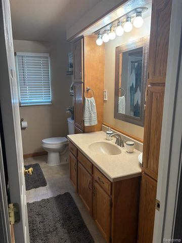 50044 Vinecrest Lane, New Baltimore, MI 48047