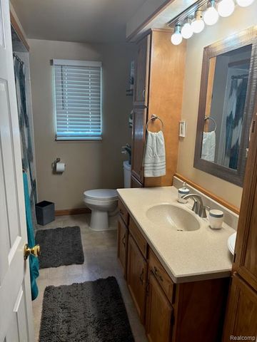 50044 Vinecrest Lane, New Baltimore, MI 48047