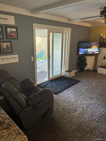 50044 Vinecrest Lane, New Baltimore, MI 48047