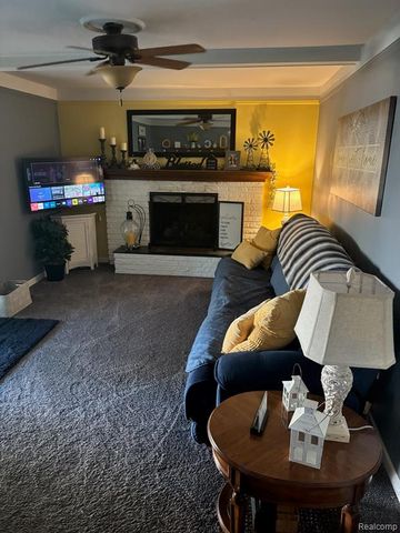 50044 Vinecrest Lane, New Baltimore, MI 48047
