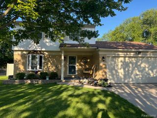 50044 Vinecrest Lane, New Baltimore, MI 48047
