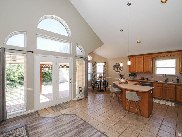 157 W CLAY PARK DR, Murray, UT 84107