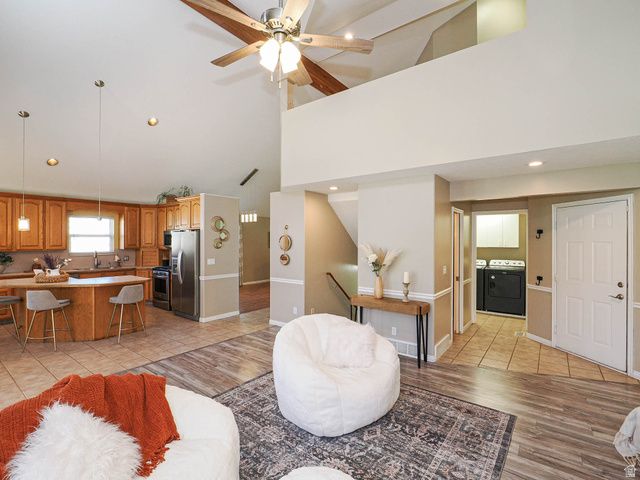 157 W CLAY PARK DR, Murray, UT 84107