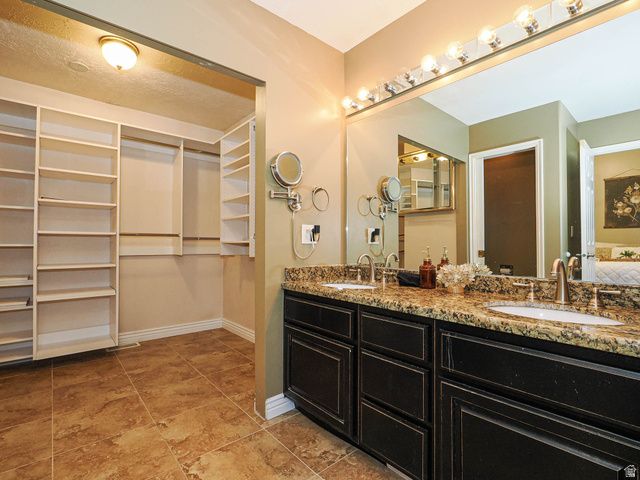 157 W CLAY PARK DR, Murray, UT 84107