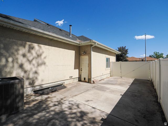 157 W CLAY PARK DR, Murray, UT 84107