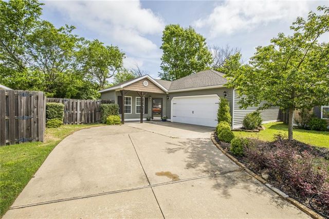4428 W Bungalow Drive, Fayetteville, AR 72704