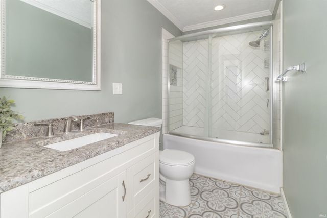 1104 Woodlawn Drive, New Castle, IN 47362