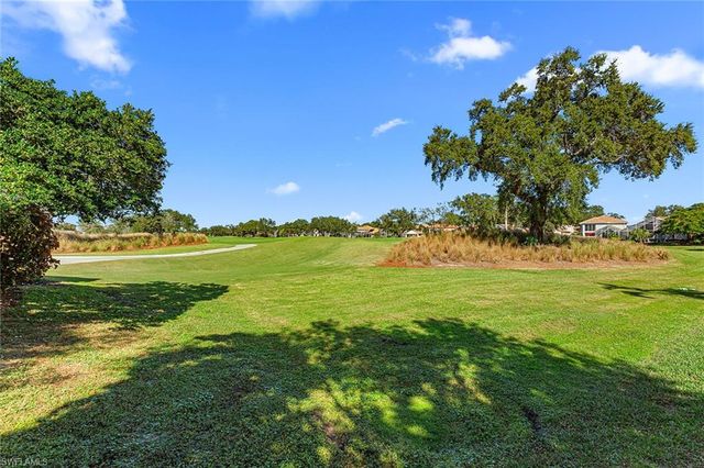 70 Fountain CIR, Naples, FL 34119