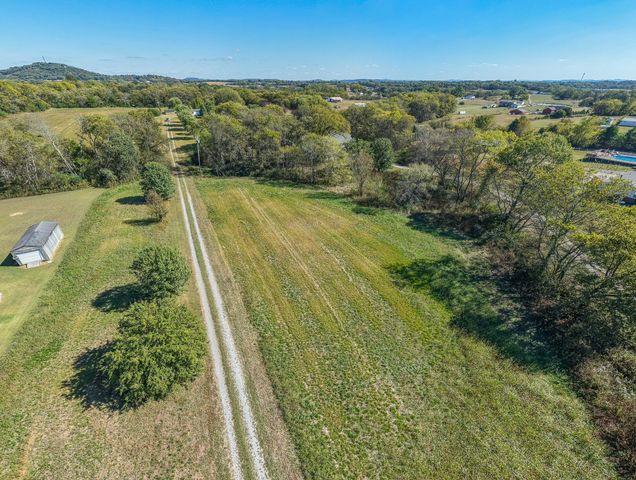 1064 Lauderdale Ln, Bethpage, TN 37022