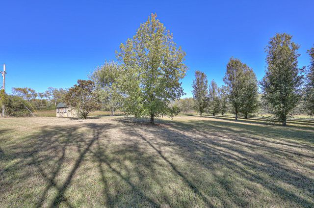 1064 Lauderdale Ln, Bethpage, TN 37022