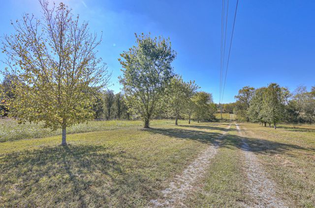 1064 Lauderdale Ln, Bethpage, TN 37022