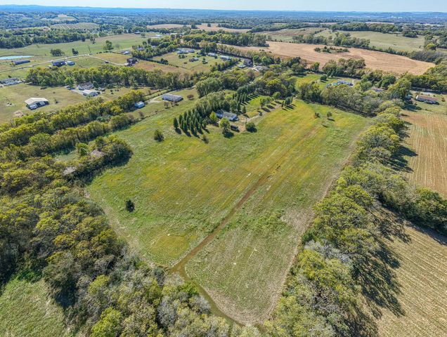 1064 Lauderdale Ln, Bethpage, TN 37022