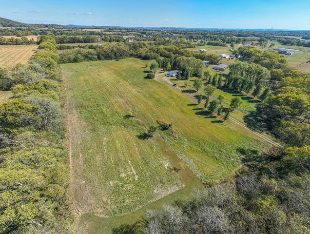 1064 Lauderdale Ln, Bethpage, TN 37022