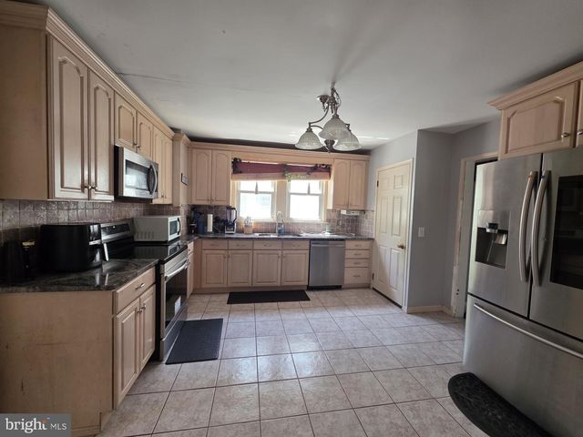 23 REDFERN ST, Hamilton, NJ 08610